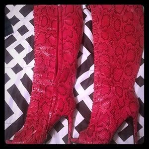 Women's stiletto knee high boots